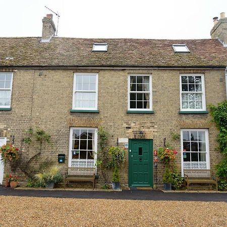 Ambassador Lodge Cambridge  Bagian luar foto