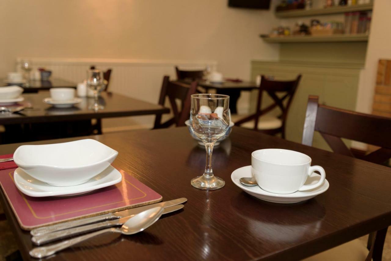 Ambassador Lodge Cambridge  Bagian luar foto