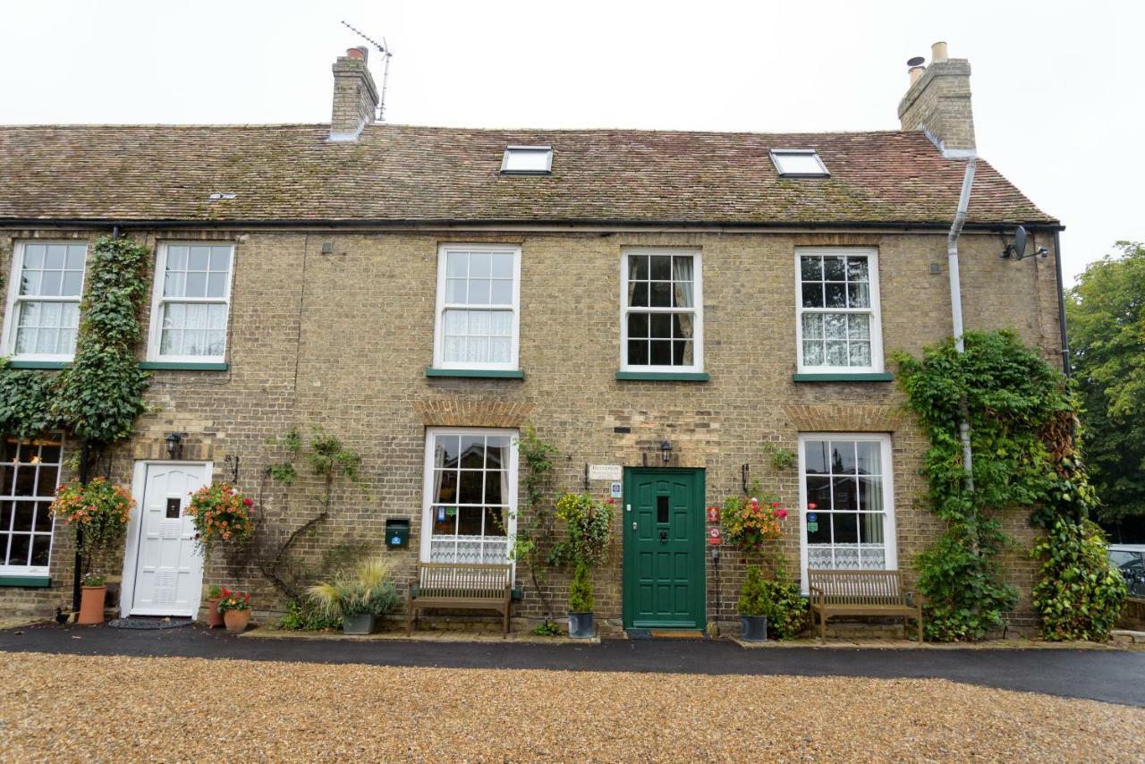 Ambassador Lodge Cambridge  Bagian luar foto